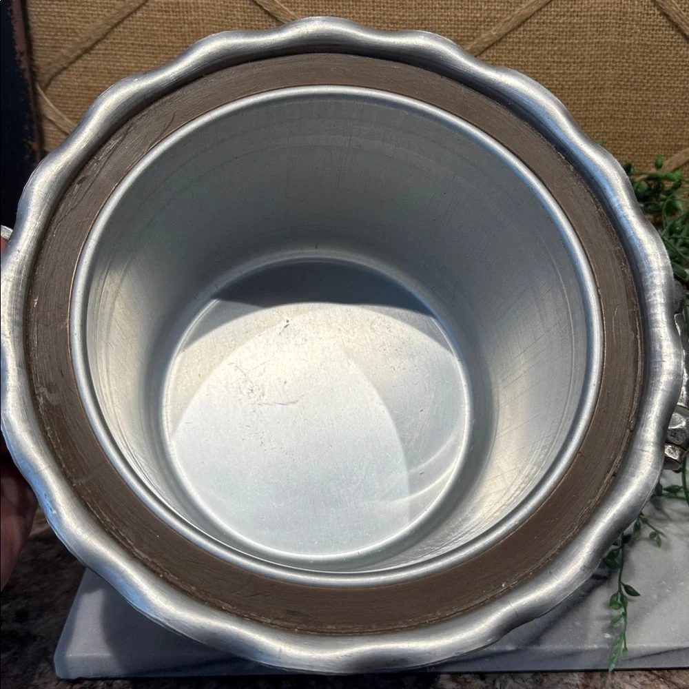 Vintage Everlast Lidded Ice Bucket